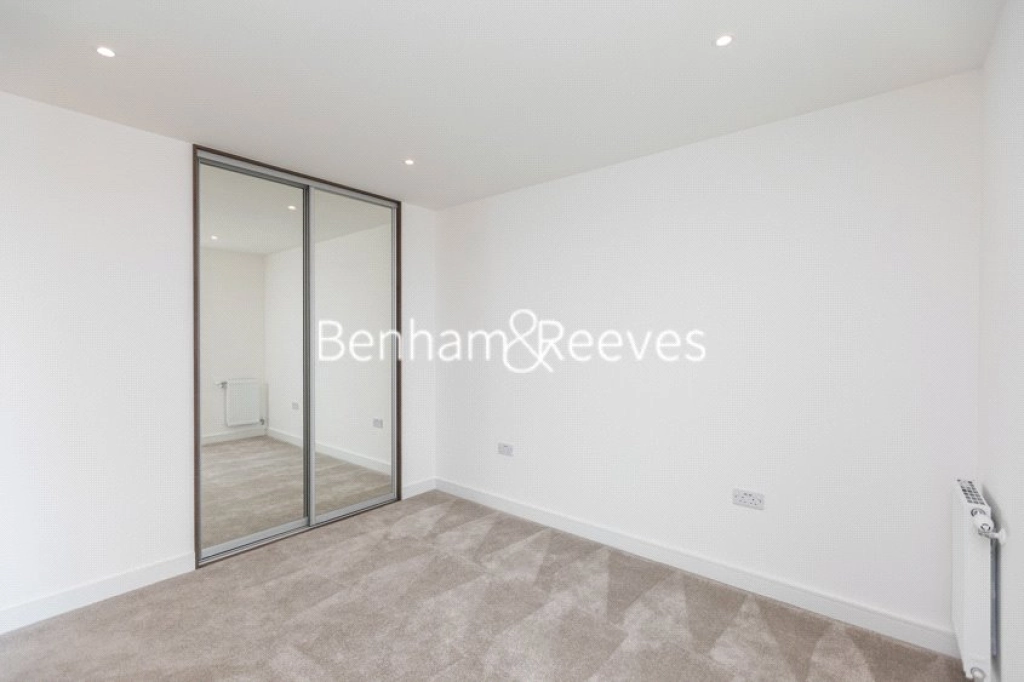 1 bedroom apartments/flats for sale in Cedrus Avenue, Southall - UB1 view 5