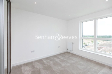 Cedrus Avenue, Southall - UB1 view 4