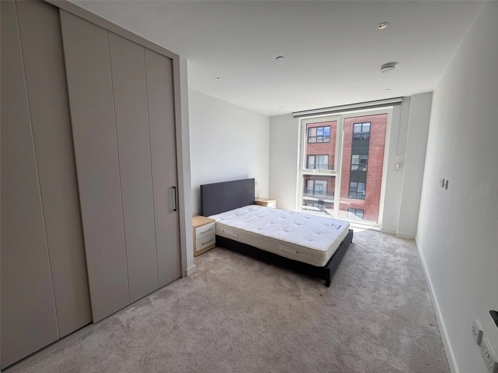 2 bedrooms apartments/flats for sale in Cedrus Avenue, Southall - UB1 view 3