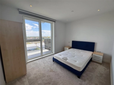 Cedrus Avenue, Southall - UB1 view 7