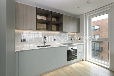Cedrus Avenue, Southall - UB1 view 3