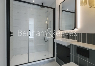 Cedrus Avenue, Southall - UB1 view 7