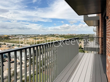 Cedrus Avenue, Southall - UB1 view 23