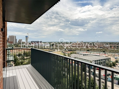 Cedrus Avenue, Southall - UB1 view 9
