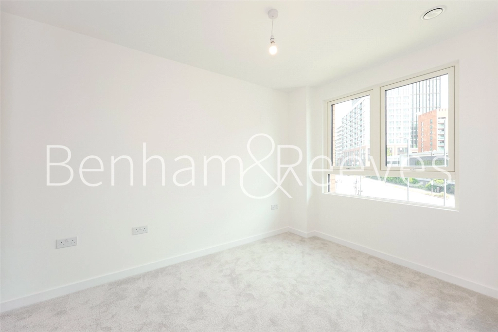 1 bedroom apartments/flats for sale in Horn Lane, London - W3 view 3