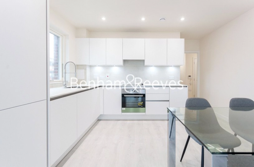 2 bedrooms apartments/flats for sale in Hargrave Drive, Harrow - HA1 view 2