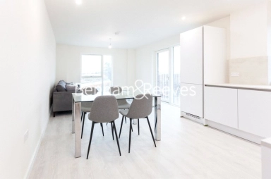 Hargrave Drive, Harrow - HA1 view 14