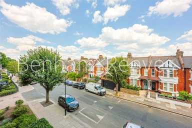 Larden Road, London - W3 view 11