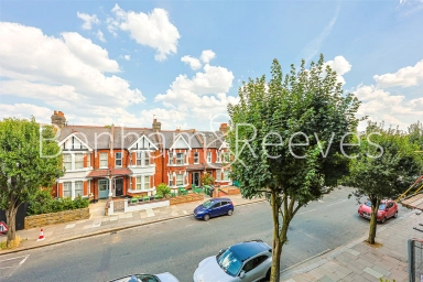 Larden Road, London - W3 view 12