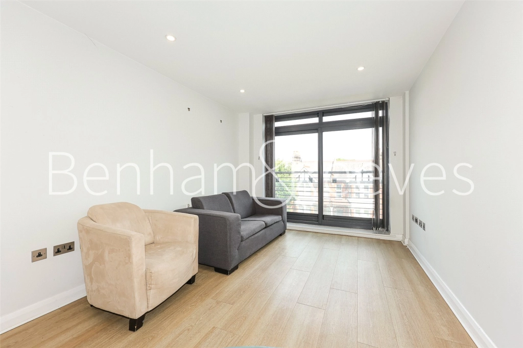 2 bedrooms apartments/flats for sale in Larden Road, London - W3 view 7
