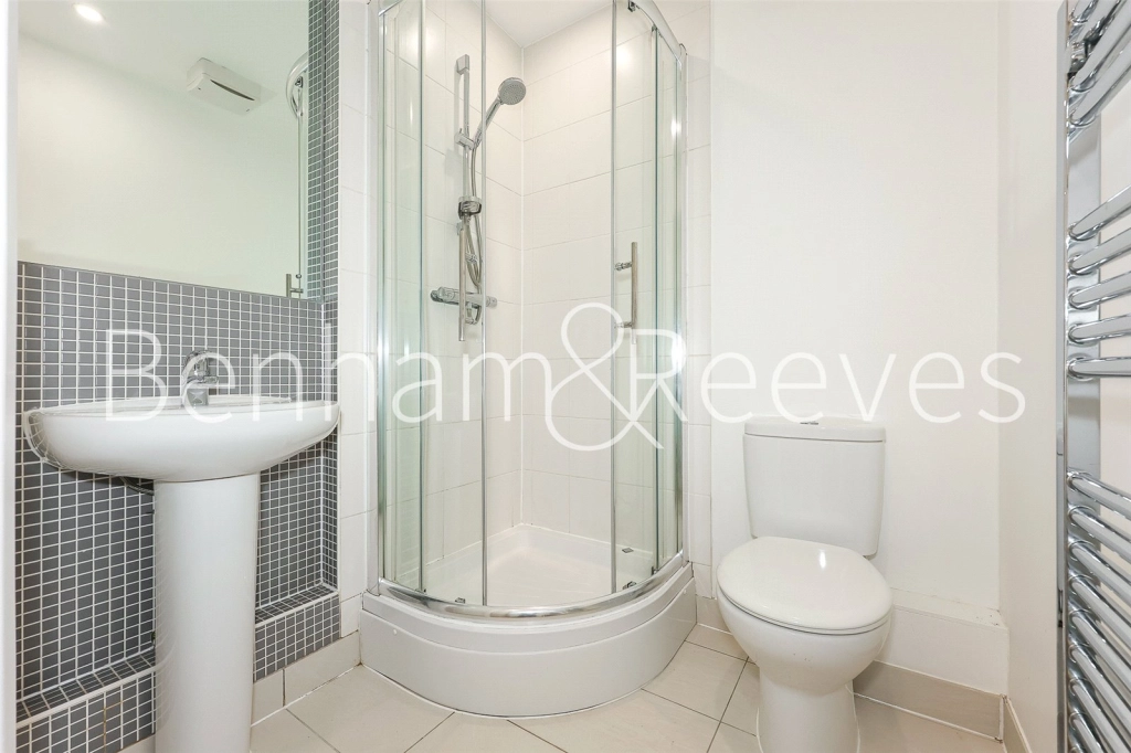 2 bedrooms apartments/flats for sale in Larden Road, London - W3 view 6