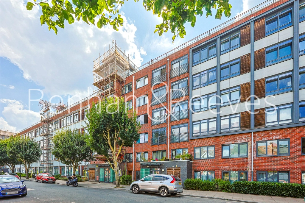 2 bedrooms apartments/flats for sale in Larden Road, London - W3 view 14
