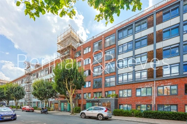 Larden Road, London - W3 view 14