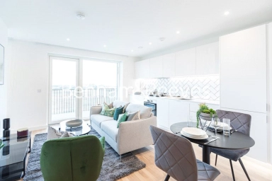 Cedrus Avenue, Southall - UB1 view 1