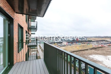 Cedrus Avenue, Southall - UB1 view 5