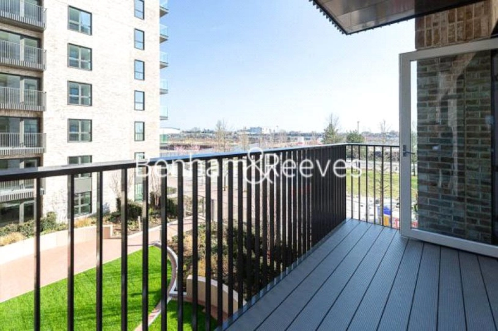1 bedroom apartments/flats for sale in Greenleaf Walk, Southall - UB1 view 6