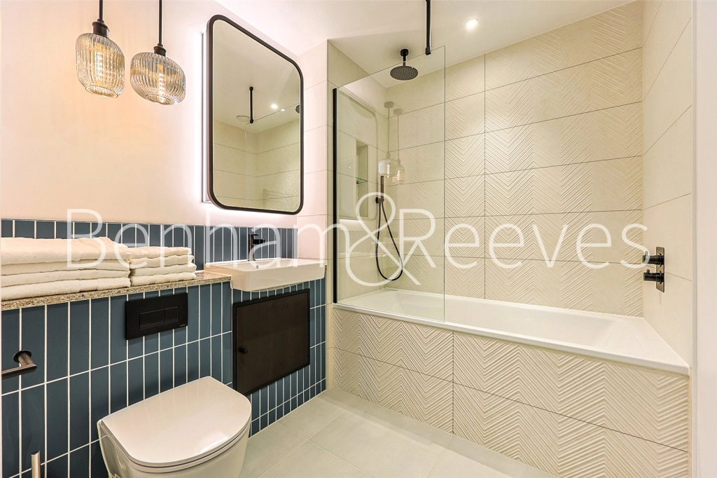 1 bedroom apartments/flats for sale in Samara Drive, Southall - UB1 view 5