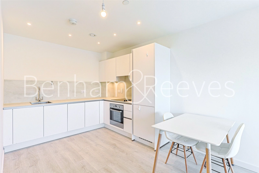 1 bedroom apartments/flats for sale in East Acton Lane, Ealing - W3 view 2