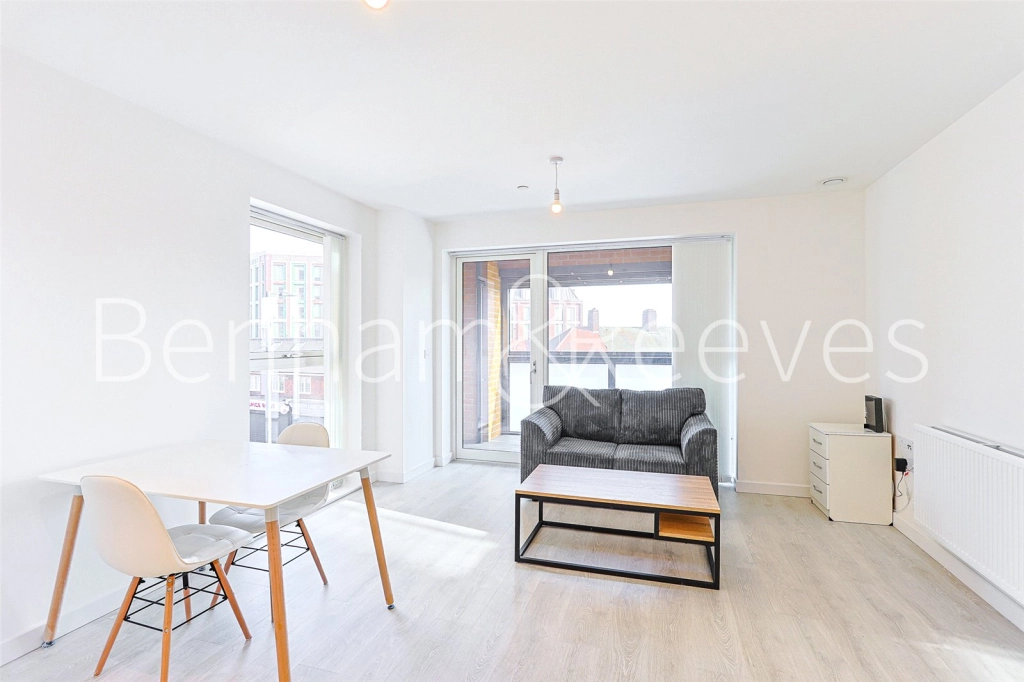 1 bedroom apartments/flats for sale in East Acton Lane, Ealing - W3 view 3