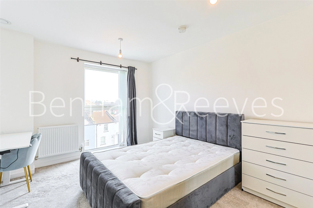 1 bedroom apartments/flats for sale in East Acton Lane, Ealing - W3 view 4