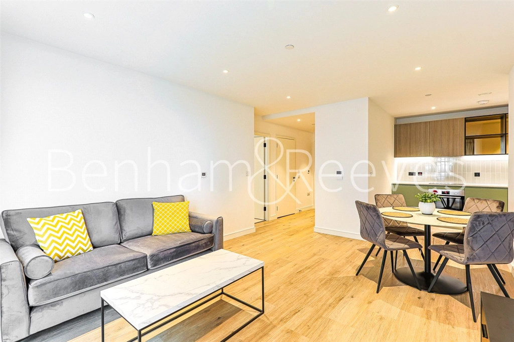 1 bedroom apartments/flats for sale in Greenleaf Walk, Southall - UB1 view 6