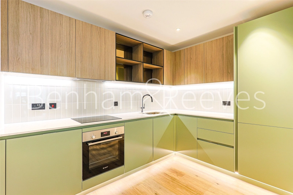 1 bedroom apartments/flats for sale in Greenleaf Walk, Southall - UB1 view 3