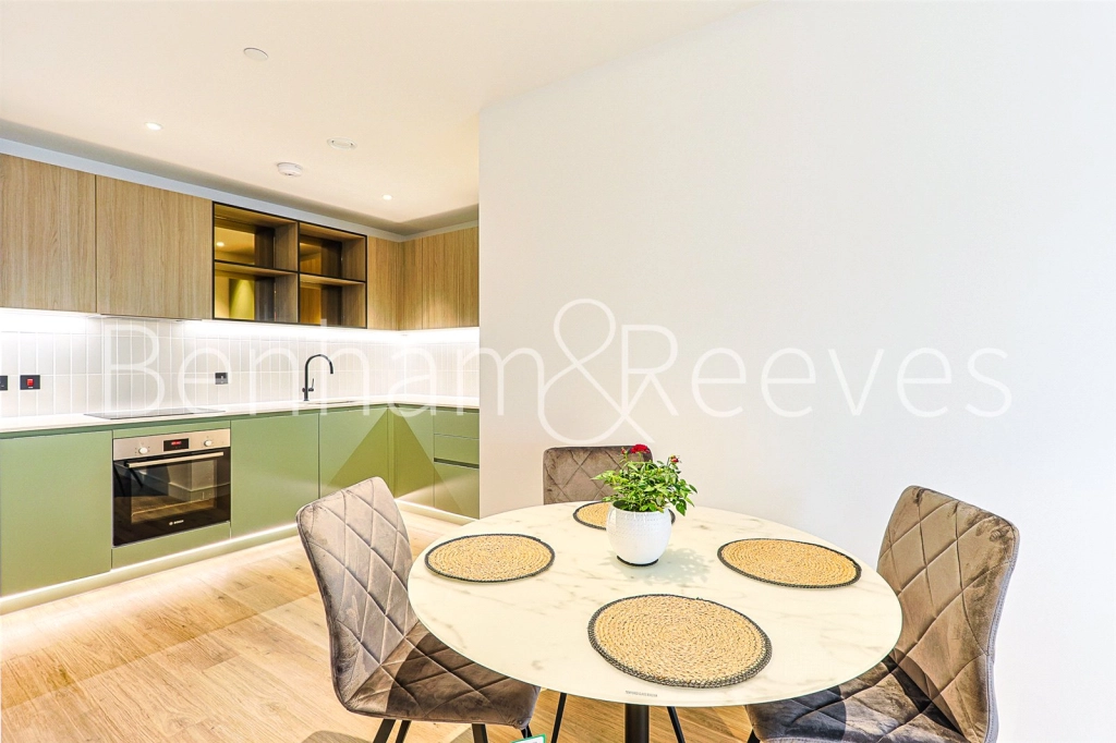 1 bedroom apartments/flats for sale in Greenleaf Walk, Southall - UB1 view 7