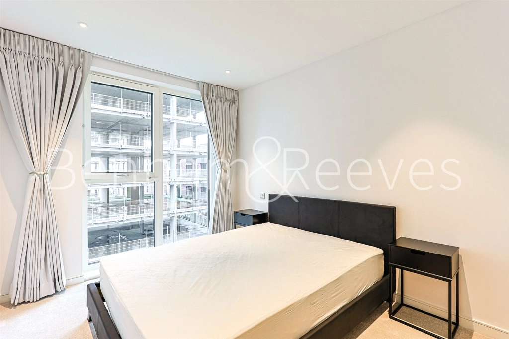 1 bedroom apartments/flats for sale in Greenleaf Walk, Southall - UB1 view 4