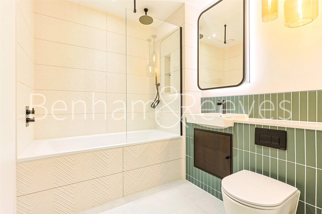 1 bedroom apartments/flats for sale in Greenleaf Walk, Southall - UB1 view 5
