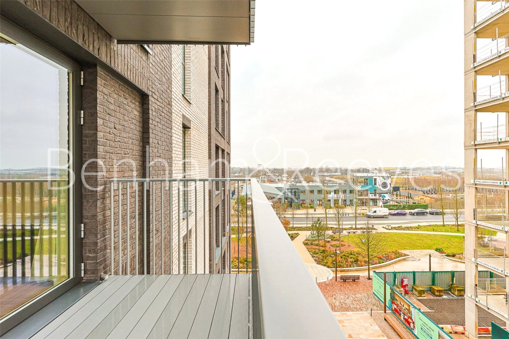 1 bedroom apartments/flats for sale in Greenleaf Walk, Southall - UB1 view 9