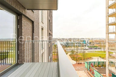 Greenleaf Walk, Southall - UB1 view 9