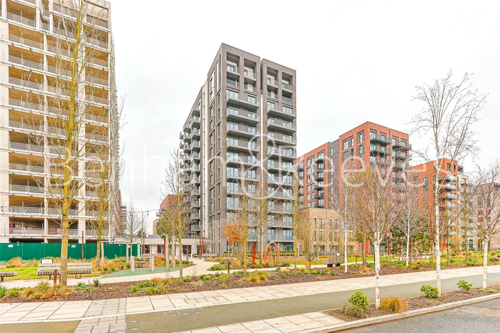1 bedroom apartments/flats for sale in Greenleaf Walk, Southall - UB1 view 13