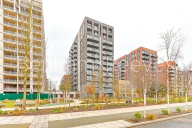Greenleaf Walk, Southall - UB1 view 13