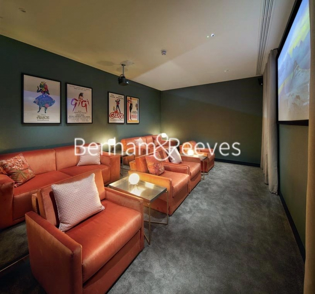 1 bedroom apartments/flats for sale in Greenleaf Walk, Southall - UB1 view 11