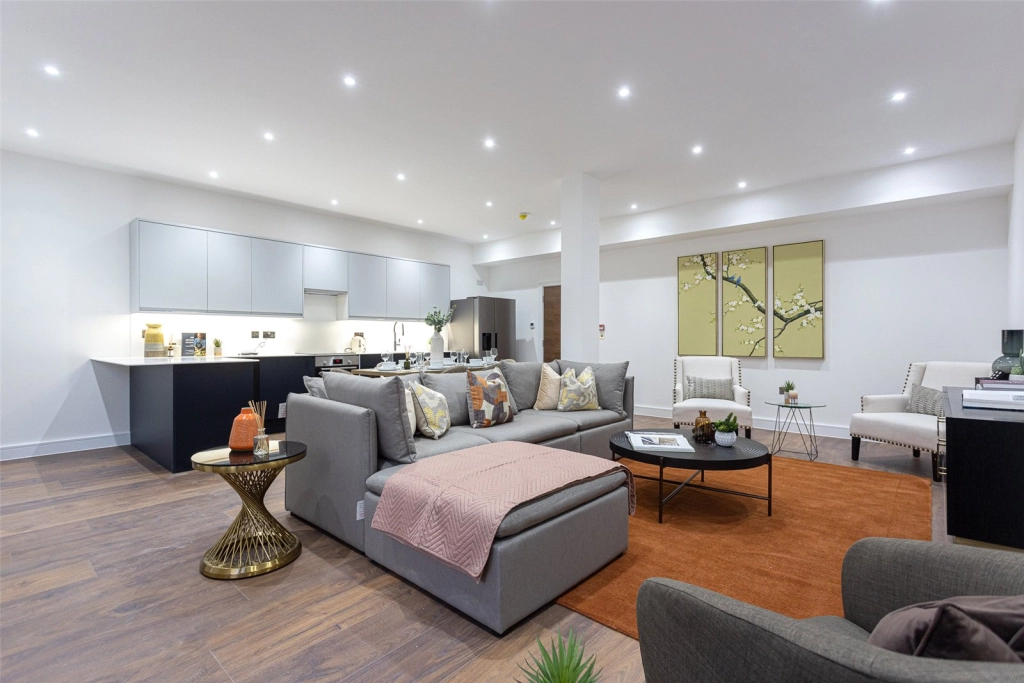 4 bedrooms apartments/flats for sale in Hillcrest Road, London - W3 view 2