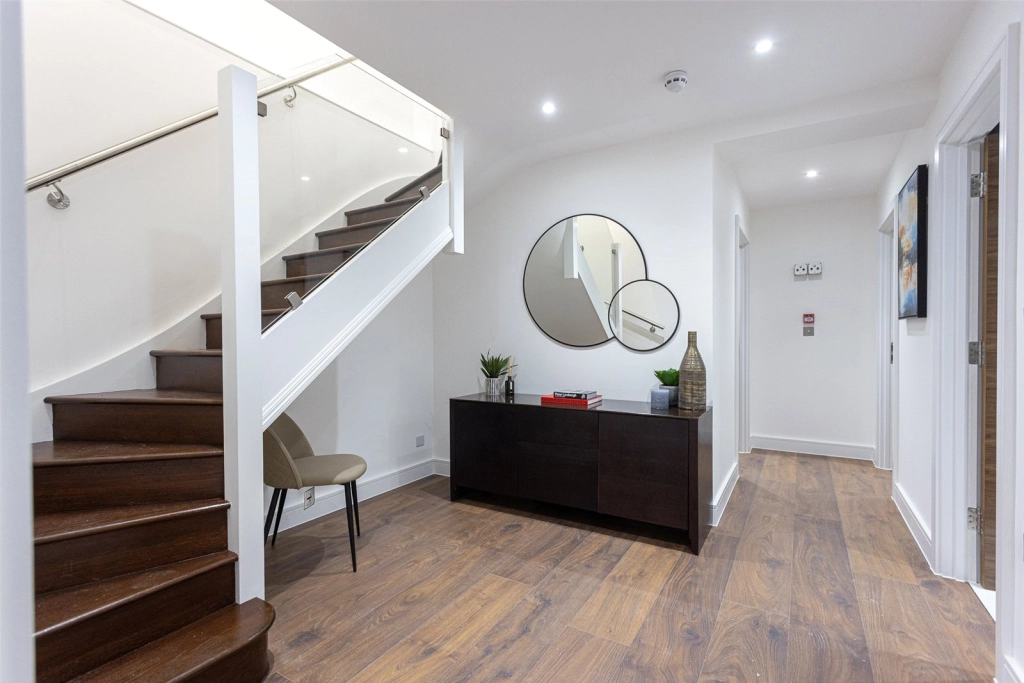 4 bedrooms apartments/flats for sale in Hillcrest Road, London - W3 view 14