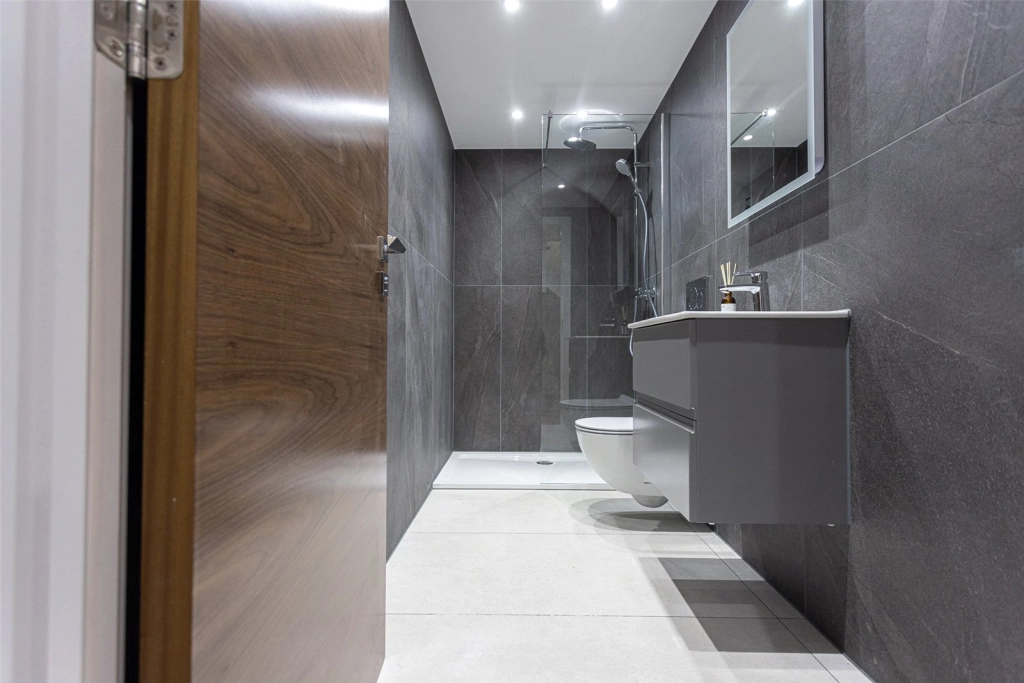 4 bedrooms apartments/flats for sale in Hillcrest Road, London - W3 view 11
