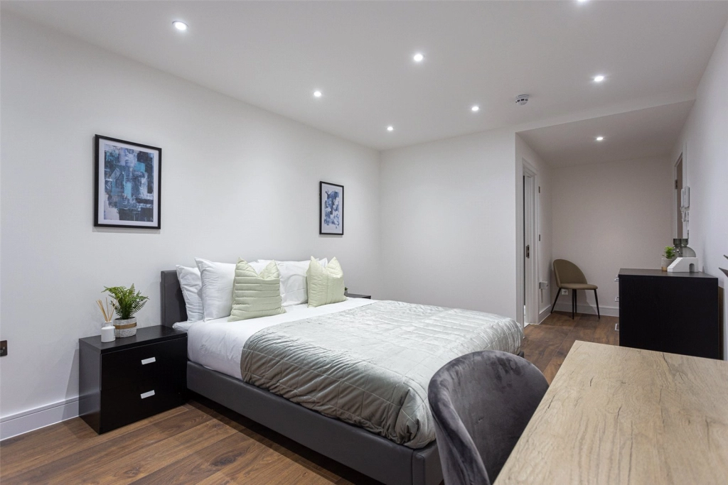 4 bedrooms apartments/flats for sale in Hillcrest Road, London - W3 view 15