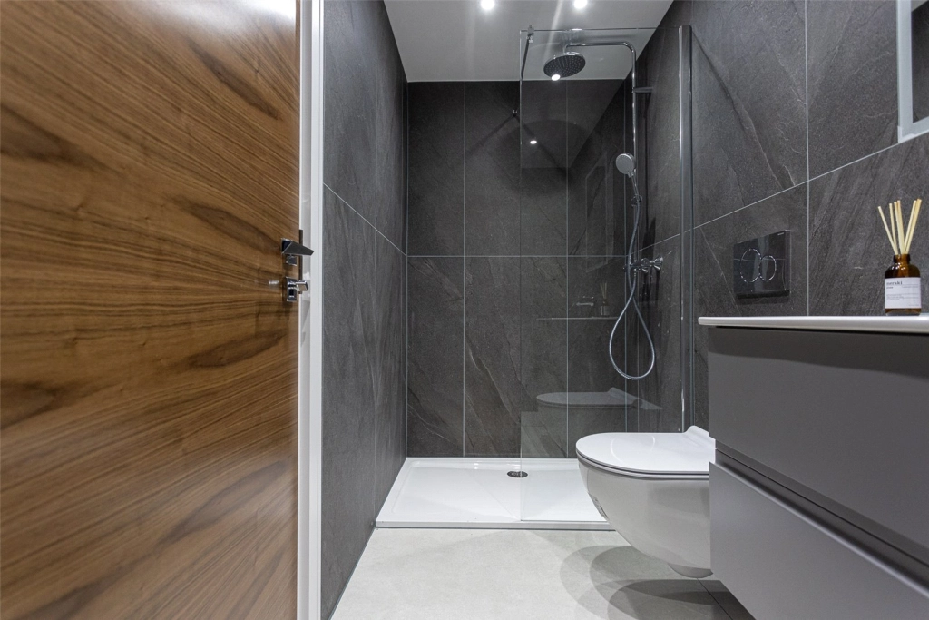 4 bedrooms apartments/flats for sale in Hillcrest Road, London - W3 view 19