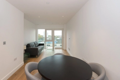 Longfield Avenue, London - W5 view 9