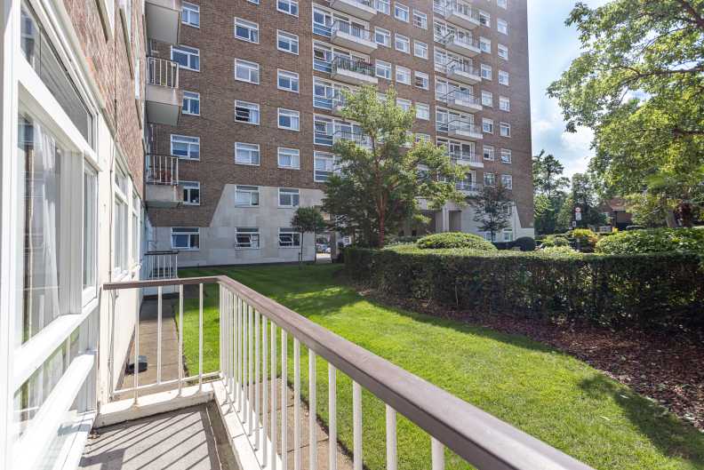 3 bedrooms apartments/flats to sale in St. John's Wood Park, St. John's Wood, London-image 3