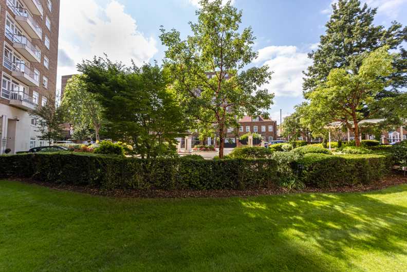3 bedrooms apartments/flats to sale in St. John's Wood Park, St. John's Wood, London-image 7