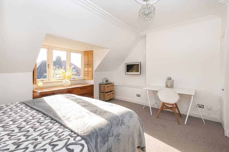 2 bedrooms apartments/flats to sale in Hollycroft Avenue, Hampstead-image 4
