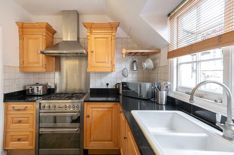 2 bedrooms apartments/flats to sale in Hollycroft Avenue, Hampstead-image 5