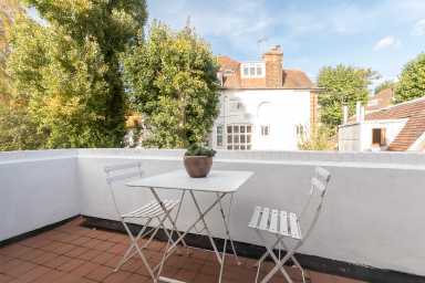 Hollycroft Avenue, Hampstead NW3 image 3