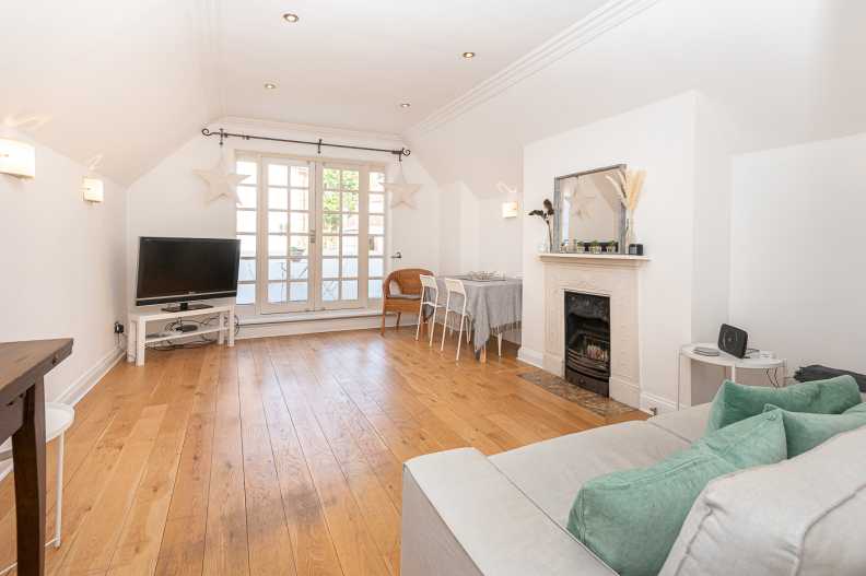 2 bedrooms apartments/flats to sale in Hollycroft Avenue, Hampstead-image 2