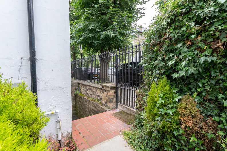 2 bedrooms apartments/flats to sale in Thurlow Road, Hampstead, London-image 6