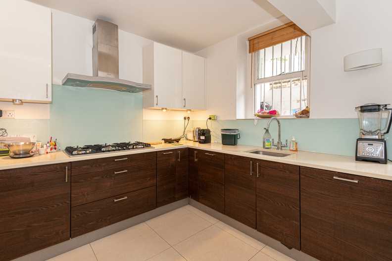 2 bedrooms apartments/flats to sale in Thurlow Road, Hampstead, London-image 12