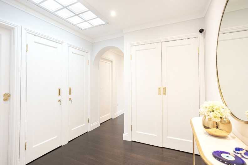 3 bedrooms apartments/flats to sale in Prince Arthur Road, Hampstead, London-image 9
