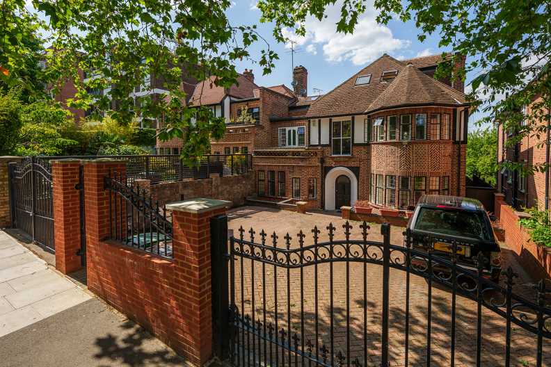 6 bedrooms houses to sale in Shepherds Hill, Highgate-image 16